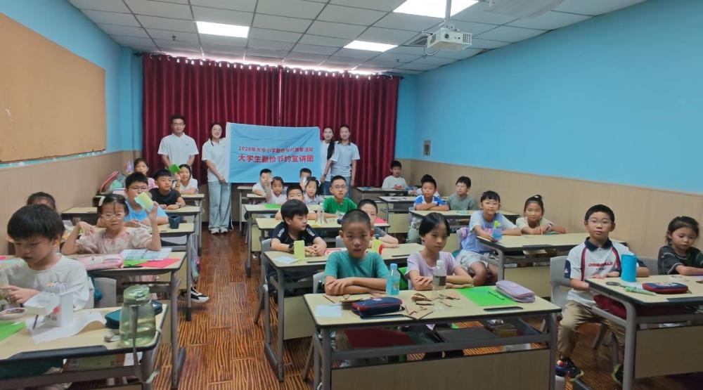 戏剧与影视专业播音与主持艺术方向“克俭传薪”宣讲团走进石家庄市青少年科技文化活动中心 开展勤俭节约主题宣讲活动